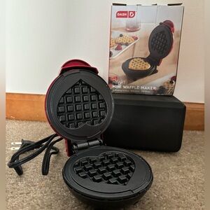 Dash 4 inch Heart Waffle Maker